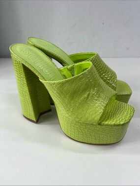 New Schutz Darah Green Leather Croc Print Slip On Platform Heels Size 9.5
